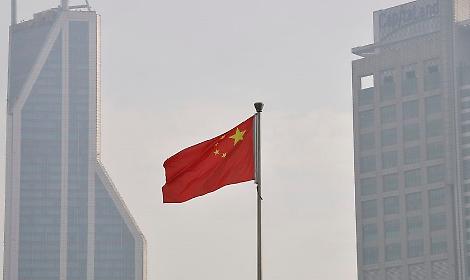 La Cina accusa gli Stati Uniti di bullismo economico: tensioni sui controlli alle esportazioni di microchip avanzati