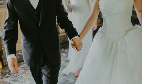 Il paradosso della modernità: lavoro sì, ma niente matrimonio e figli