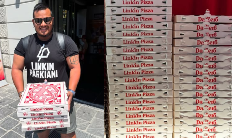 A Milano, spunta la pizza dei Linkin Park per il loro concerto
