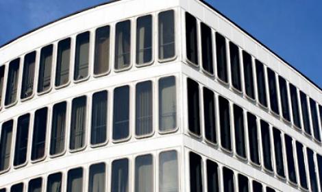 La Camera di commercio di Torino si illumina d’arancio contro la violenza di genere