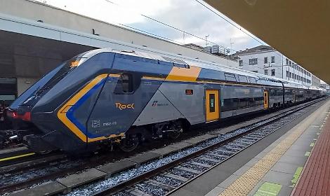 Tranciati i cavi dell&rsquo;alta tensione: treni bloccati da stamattina in Piemonte