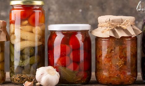 Allarme botulino dopo il caso guacamole: cosa controllare prima di consumare una conserva