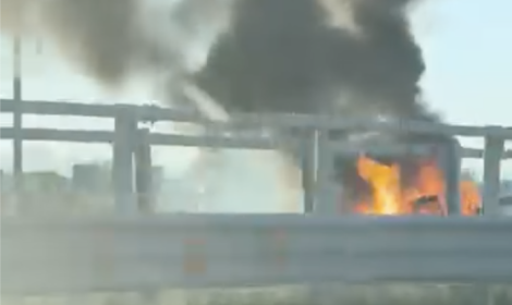 Auto in fiamme sulla Torino-Ivrea, paura tra gli automobilisti