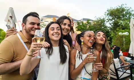 Tutta l'Europa brinderà simultaneamente alla fine delle vacanze: puoi partecipare anche da Torino