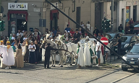 Barriera Milano, l'ultima follia: matrimonio (egiziano) in stile Casamonica blocca il traffico