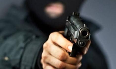 Rapina armata in sala slot: in fuga con 4mila euro - e una moto rubata