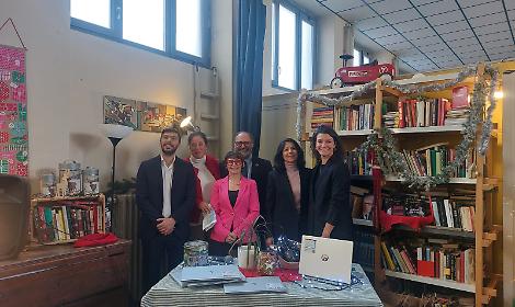 Alle realt&agrave; di quartiere 120 computer: il dono del Gruppo Iren