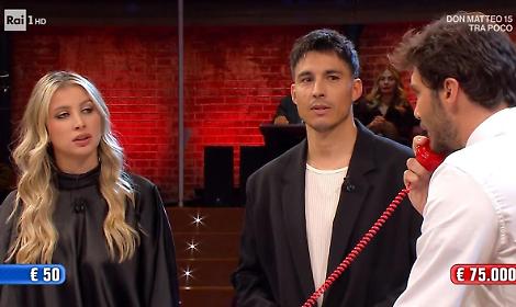 Affari Tuoi, Enrico dall'Emilia Romagna viene chiamato dal Dottore: il numero del nonno nascondeva il premio pi&ugrave; alto