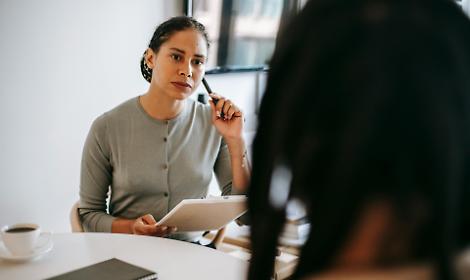 Dipendenze e rischi web: ad Asti arriva la bussola per le famiglie