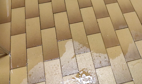 I tubi sono troppo vecchi, si allaga lo Spazio Anziani