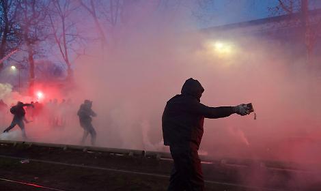Scontri a Torino, ecco perch&egrave; fu "guerriglia urbana organizzata" e non una manifestazione