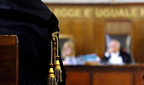 Bici elettrica lanciata dai Murazzi: rinviato a giudizio il 45enne