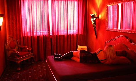 San Giorgio Canavese, villa "a luci rosse": droga e prostituzione, obbligo di dimora a un 59enne