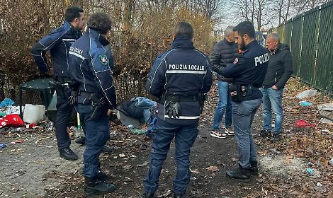 Piscine Sempione, blitz all&rsquo;alba: sgombero e maxi pulizia prima della riqualificazione