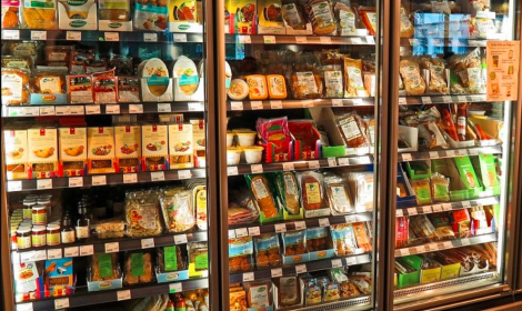 Cibi ultra-processati: la dipendenza nascosta nel piatto che nuoce pi&ugrave; delle sigarette