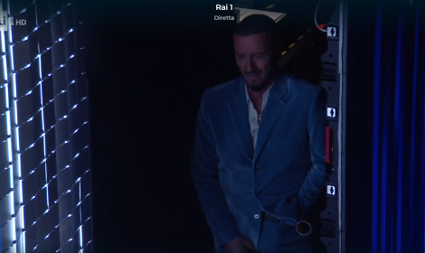 Beccato, ma cosa stava facendo Raf?