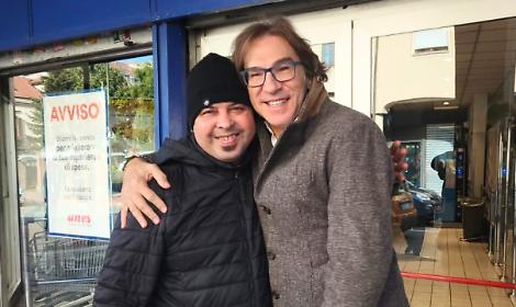 Rahou Bouchaib (a sinistra) con il sindaco Giampiero Tolardo