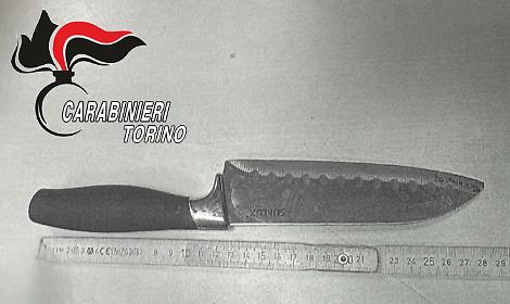 Accoltella una donna in corso Giulio Cesare