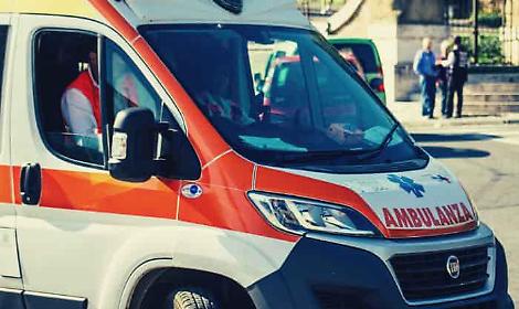 Perde il controllo dell&rsquo;auto e si ribalta: morta una donna di 34 anni