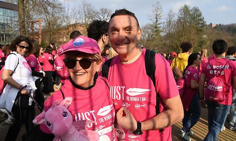 Un &ldquo;fiume&rdquo; in rosa, il record dei torinesi (e non) in corsa per la ricerca