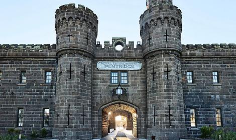 Soggiornare in un carcere? Da prigione di massima sicurezza a hotel 5 stelle, il lusso oltre le sbarre