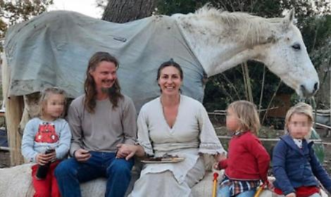 Famiglia nel bosco, il neuropsichiatra Ammaniti difende i genitori: &ldquo;Separare i figli &egrave; un errore&rdquo;