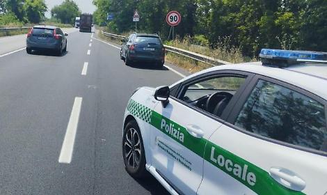Camion fuori strada per la pioggia: chiusa la provinciale tra Torre Bormida e Cravanzana