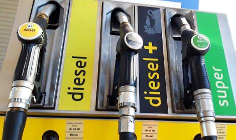 Caro carburanti: stangata in autostrada, il diesel sfonda il muro dei 2,60 euro