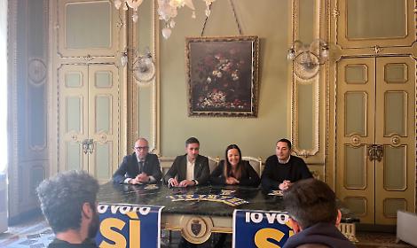 In piazza per &laquo;smontare le fake news&raquo;. Ma senza Salvini