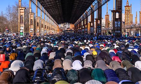 Ramadan, 30mila musulmani al Parco Dora. Il sindaco: &laquo;Torino unisce contro l&rsquo;odio&raquo;