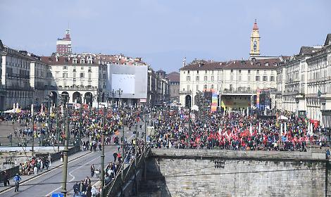 Una marea contro le mafie: 1.117 nomi scanditi in piazza