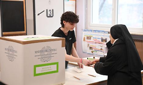 Circa met&agrave; dei torinesi corre alle urne: in Italia un&rsquo;affluenza record con il 45%