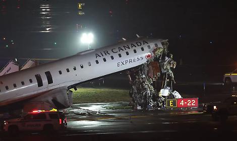 Tragedia a New York: aereo Air Canada si scontra con un mezzo dei vigili del fuoco 