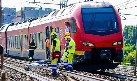 Investito da un treno, tragedia a pochi metri dalla stazione