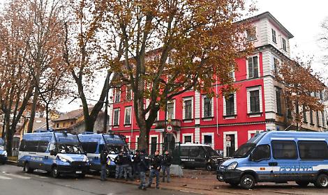 Askatasuna, il presidio degli agenti costa caro ai torinesi: 2,8 milioni di euro. &laquo;Ora basta, abbattete l'ex centro sociale&raquo;