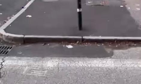 Marciapiede nuovo ma...senza scivolo: la gaffe a Santa Rita