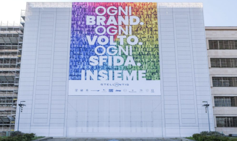 Stellantis, a Mirafiori ci mette la faccia (dei dipendenti)