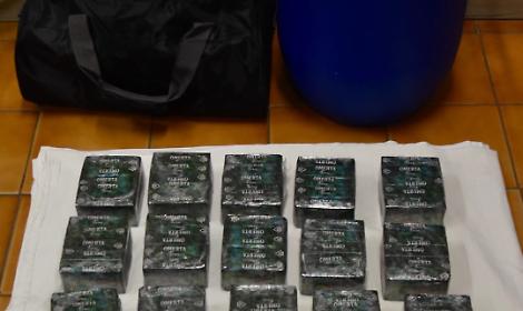 Droga tra Torino e Vercelli, due arresti: sequestrati 10 kg di hashish e crack