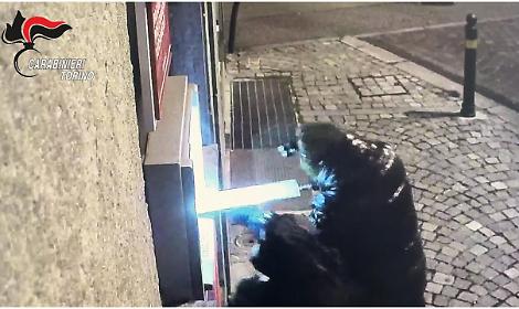 Esplosioni ai bancomat tra Torino e provincia: arrestati tre ladri dopo il colpo a Volpiano