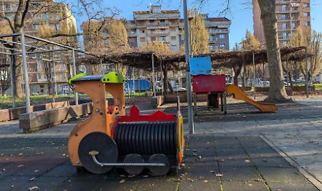 Corso Taranto, area giochi nel degrado