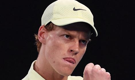 A Monte-Carlo Jannik Sinner domina ancora una volta Alexander Zverev e conquista l'accesso alla sua prima finale