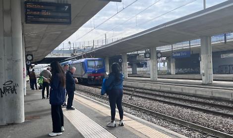 Treni cancellati o in ritardo di 60 minuti nel torinese