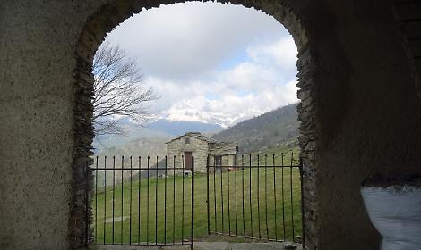 In Piemonte c'&egrave; una finestra naturale che guarda negli occhi il Re di Pietra