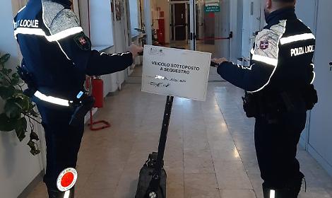 Monopattini e bici fuori legge