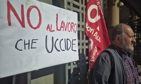 Camionista suicida per lo stress: &laquo;Non denunciava&raquo;. Abbreviato per i capi che lo vessavano