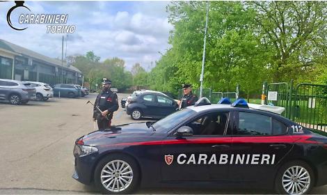 Accoltellamento nella notte a Chieri: denunciato un 20enne, vittima ferita con un fendente all'addome