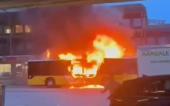 Si d&agrave; fuoco su un autobus in Svizzera: sei morti e cinque feriti nel rogo