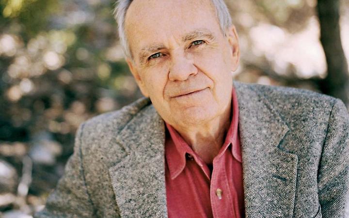 Come si scrive un romanzo? Per Cormac McCarthy "è come fare jazz, solo chi lo fa lo capisce"