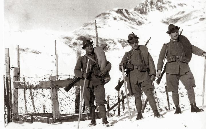 Vittorio Emanuele II dà vita al corpo militare degli Alpini