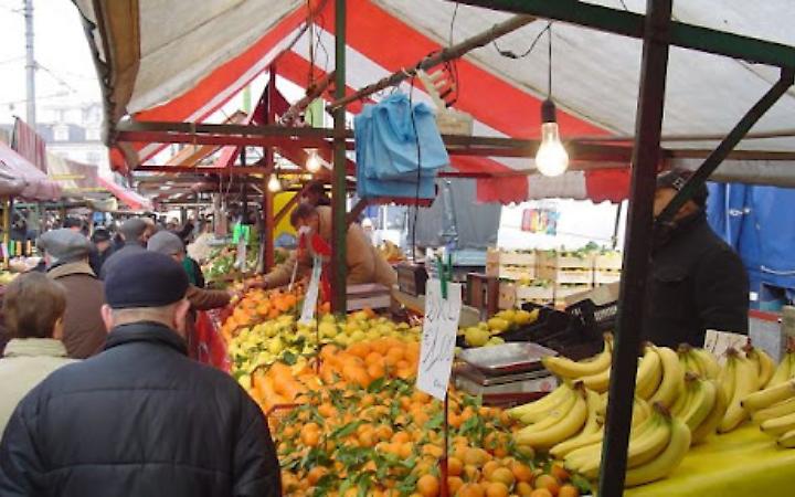 &laquo;Ingiusti i pagamenti, sospendeteli&raquo;: gli ambulanti dei mercati in rivolta